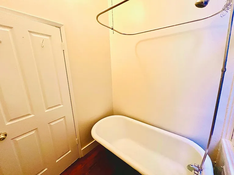 Bedroom #1 bath (angle 1)
Private Bath with clawfoot bathtub