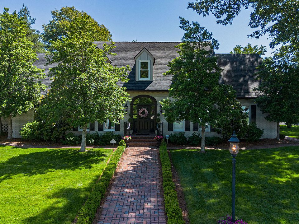 1st image of 315 Troon Rd