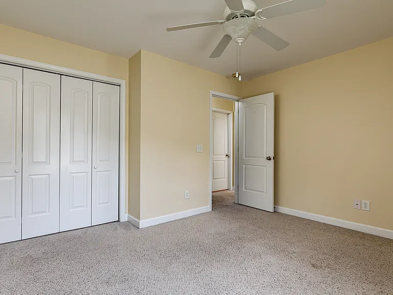 202 Clover Ct — Photo 15