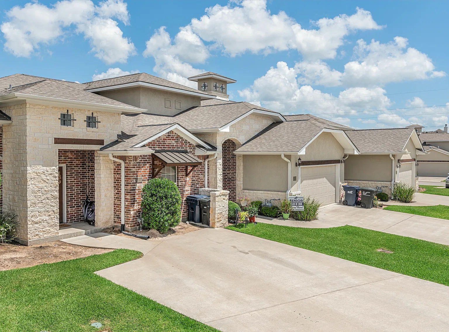 3 bed, 3.5 bath, 1465 sqft, $2,200 — Photo 2