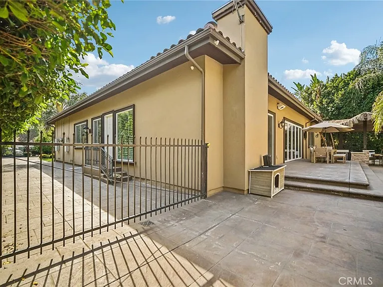 17401 Raymer St — Photo 28
