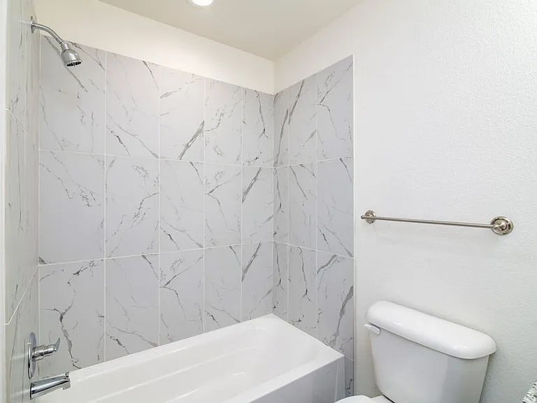 805 S 6th St #2 — Photo 15
