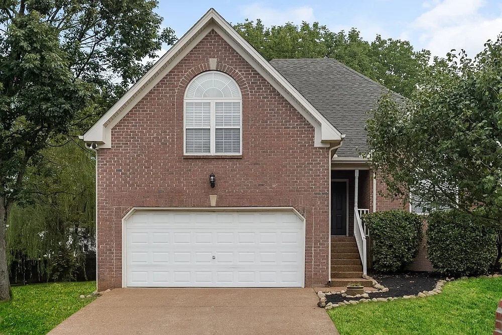 3 bed, 2.0 bath, 1838 sqft, $2,500 — Photo 1