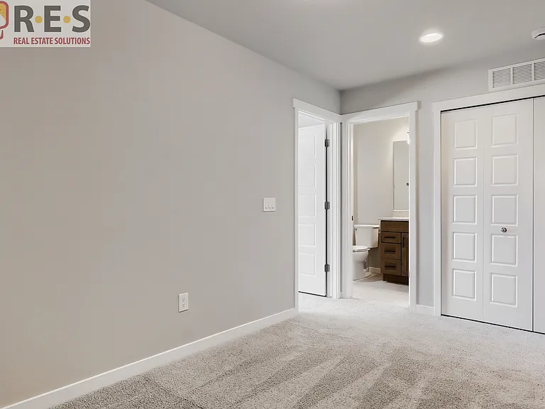 3659 Levy Park Dr — Photo 8
