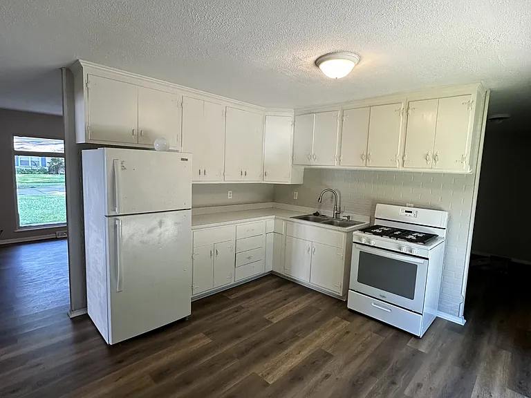 2303 Bramble Way — Photo 13