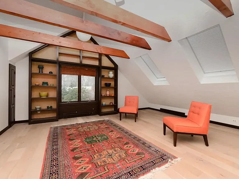 studio over garage with bath