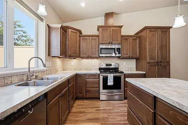 9307 Vincenzo Dr — Photo 37
