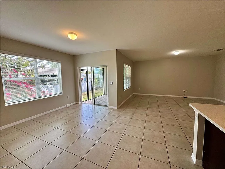 18661 Miami Blvd — Photo 6