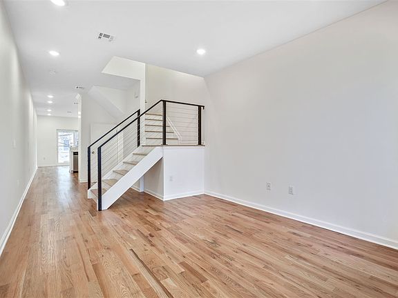 4th image of 300 Halladay St #2