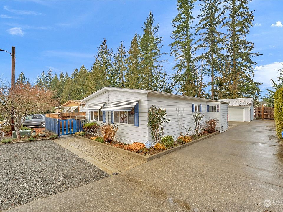 Welcome Home - Large Driveway with RV Parking and Full Hookups!>