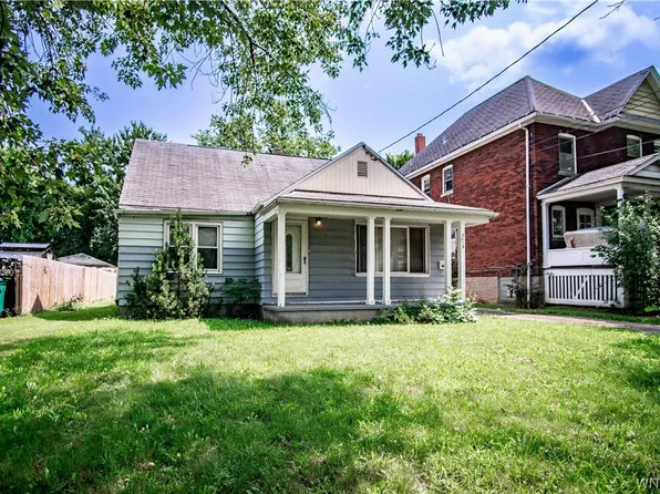 3019 McKoon Ave, Niagara Falls, NY 14305