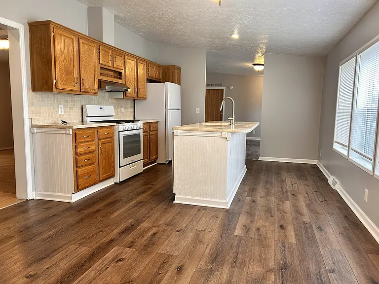 5024 Shamrock Way — Photo 5