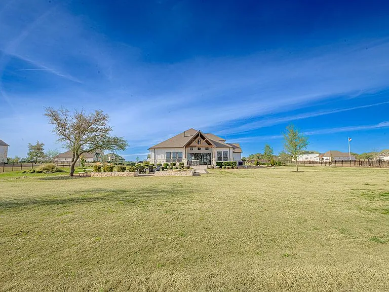 217 Northcrest Dr — Photo 37