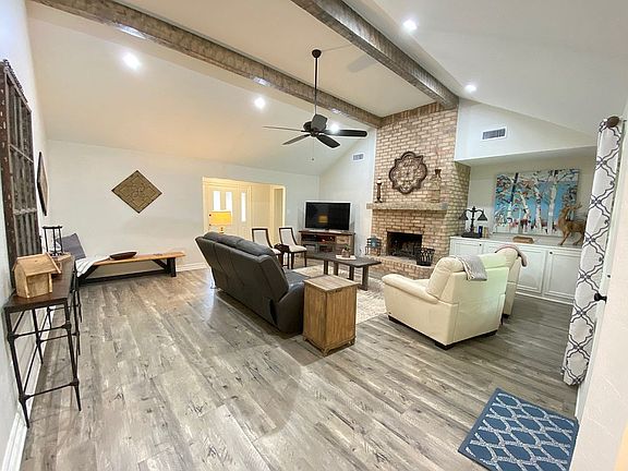 4th image of 314 Royal Cir
