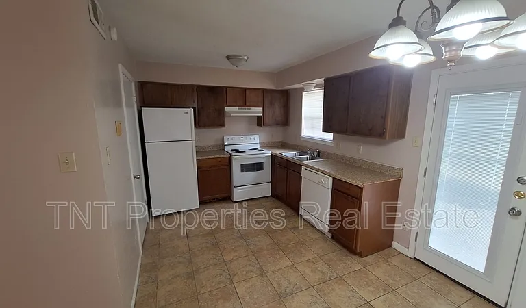 1906 Barak Ln #10 — Photo 5