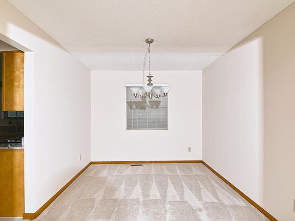 3rd image of 408 Glenside Ln