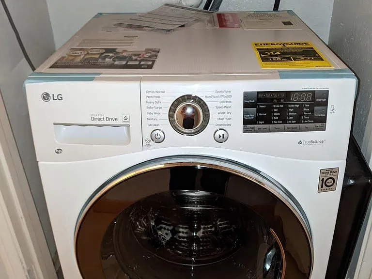 In unit Washer/Dryer combo
