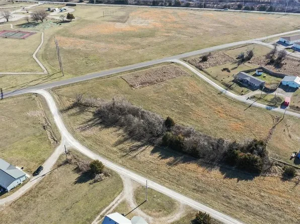 50 Tamarack Ln, Linn Valley, KS 66040