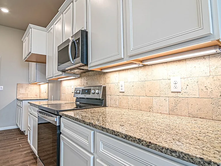 6914 Outlaw Ct — Photo 7