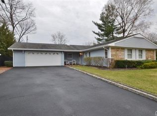 4 Trim Ln, Lake Grove, NY 11755