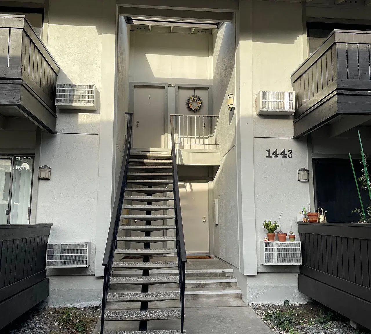 1443 Marchbanks Dr — Photo 2