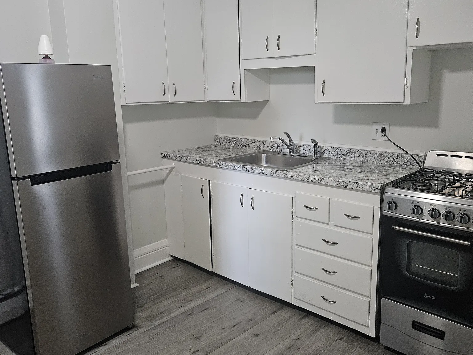 1 bed, 700 sqft, $1,600 — Photo 2