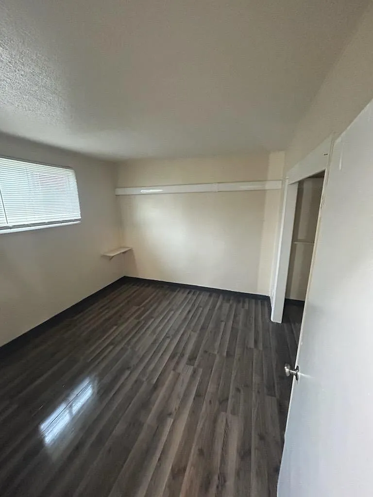 Building Photo - 708 N Lincoln St #7