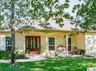 105 Antlers Ln, Victoria, TX 77905