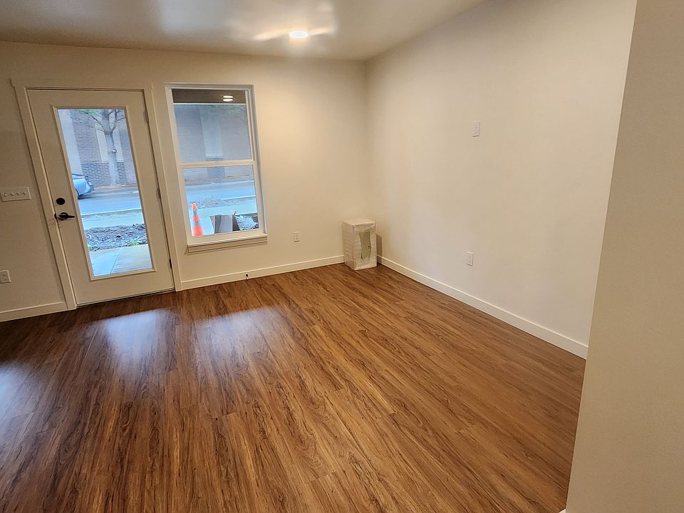 1st image of 461 32nd St #2B-2Ba-1038Sqft
