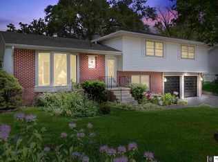 1110 Somerset Dr, Bellevue, NE 68005