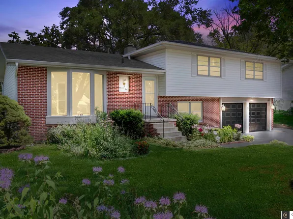 1110 Somerset Dr, Bellevue, NE 68005