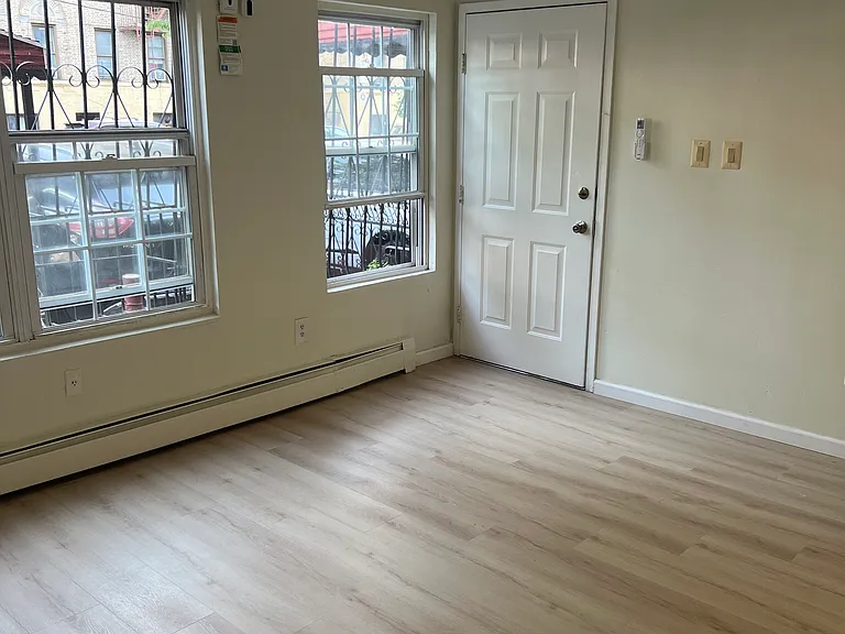 2111 Grand Ave #1 — Photo 2