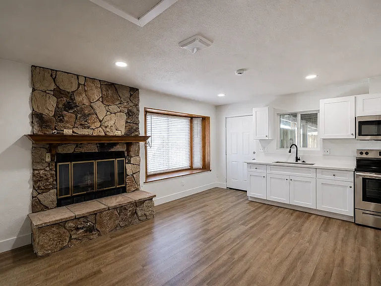 8840 San Vicente Ave — Photo 5