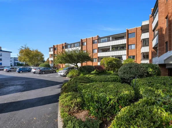 853 Selkirk Ave #310, Esquimalt, BC V9A 2T7