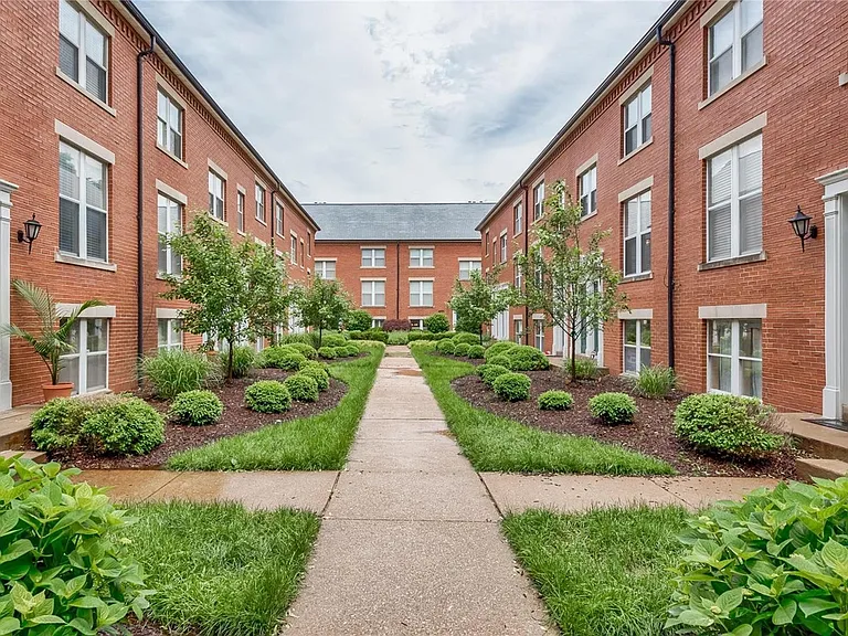 4367 Laclede Ave #E — Photo 12