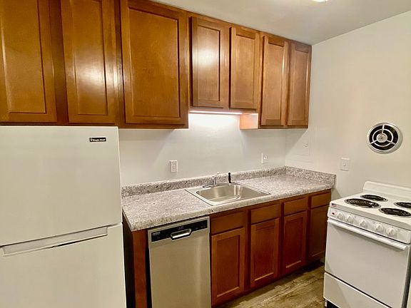 3rd image of 509 Washtenaw Rd #8