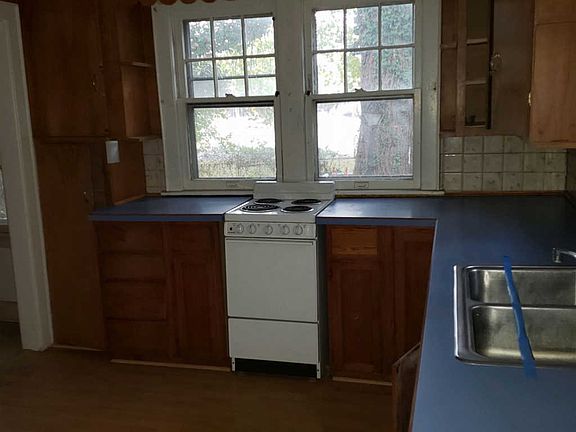 4th image of 1562 S Harlan Ave