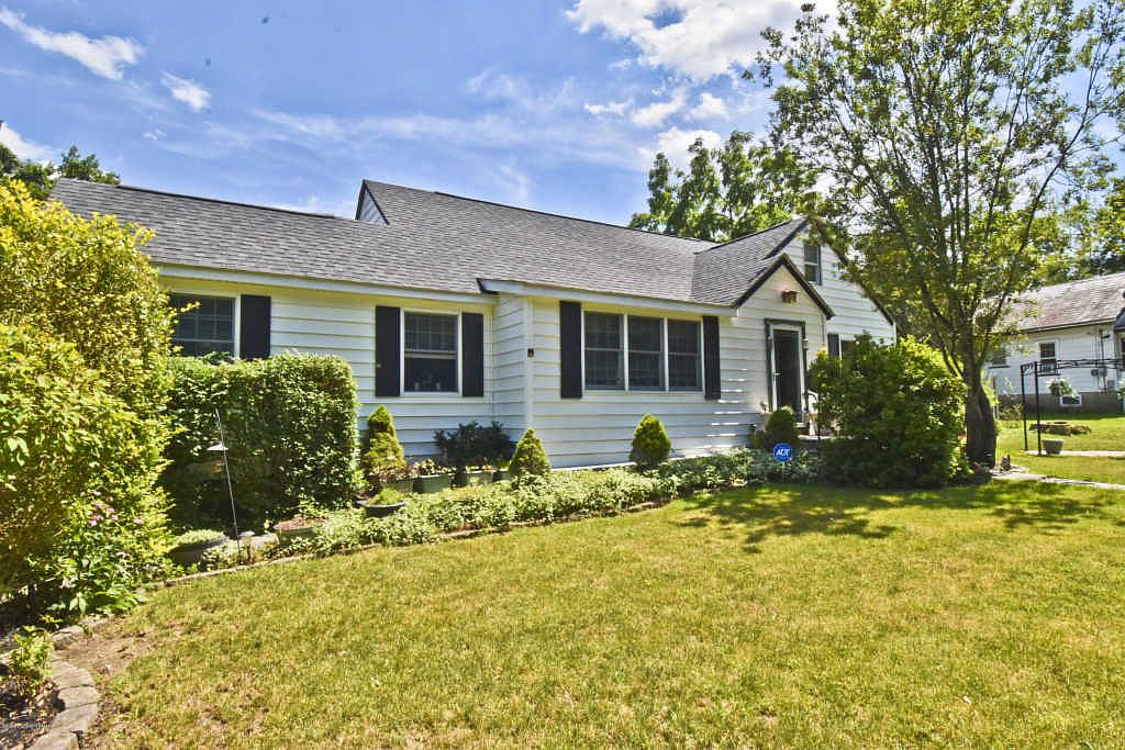 2268 Chipperfield Dr, East Stroudsburg, PA 18301 Zillow