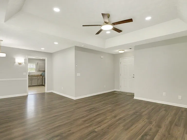 56 Pemberton Pl — Photo 11