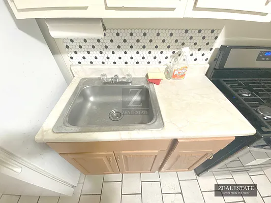 Rented by ZealEstate Group Inc | media 52