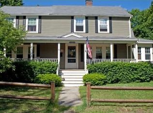 27 Vinald Rd, Medfield, MA 02052