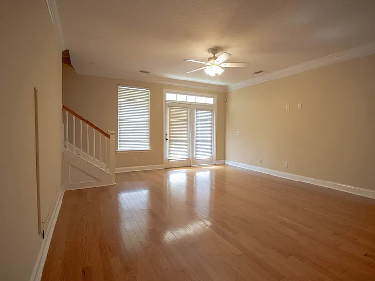 127 Ventura Pl — Photo 18