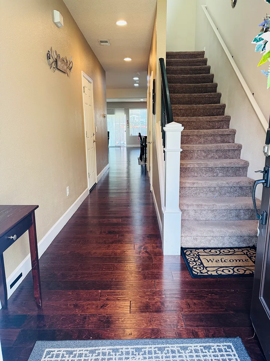 entry - 6813 NW 163rd Ave