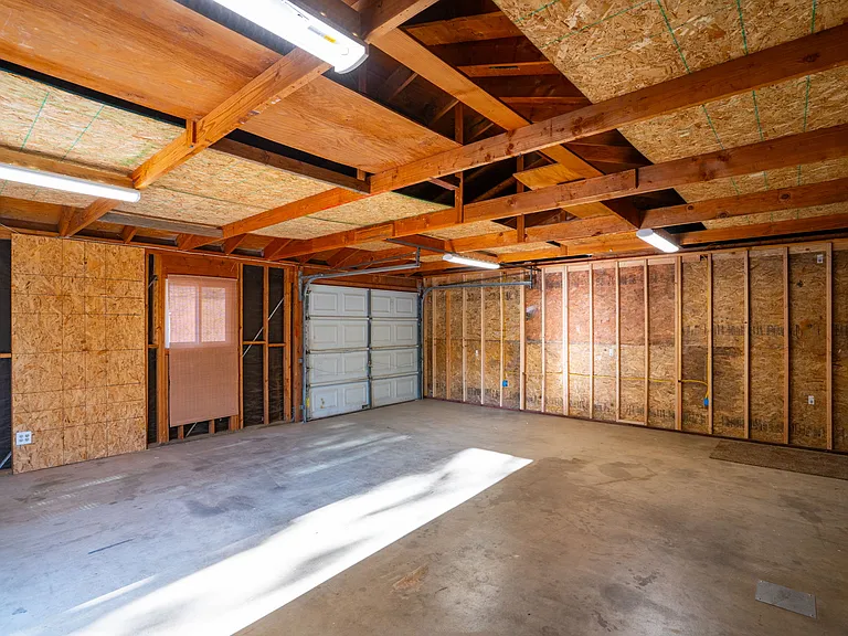 10177 Hawley Rd — Photo 33