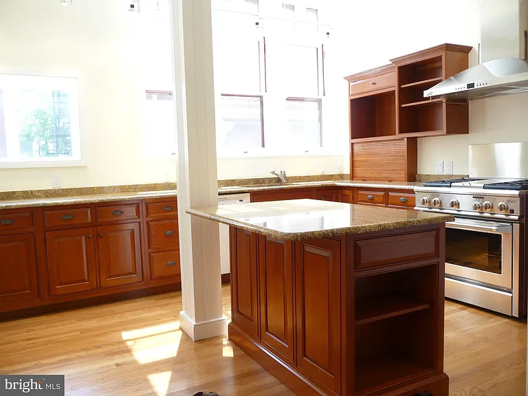 235 S 21st St #1F — Photo 16
