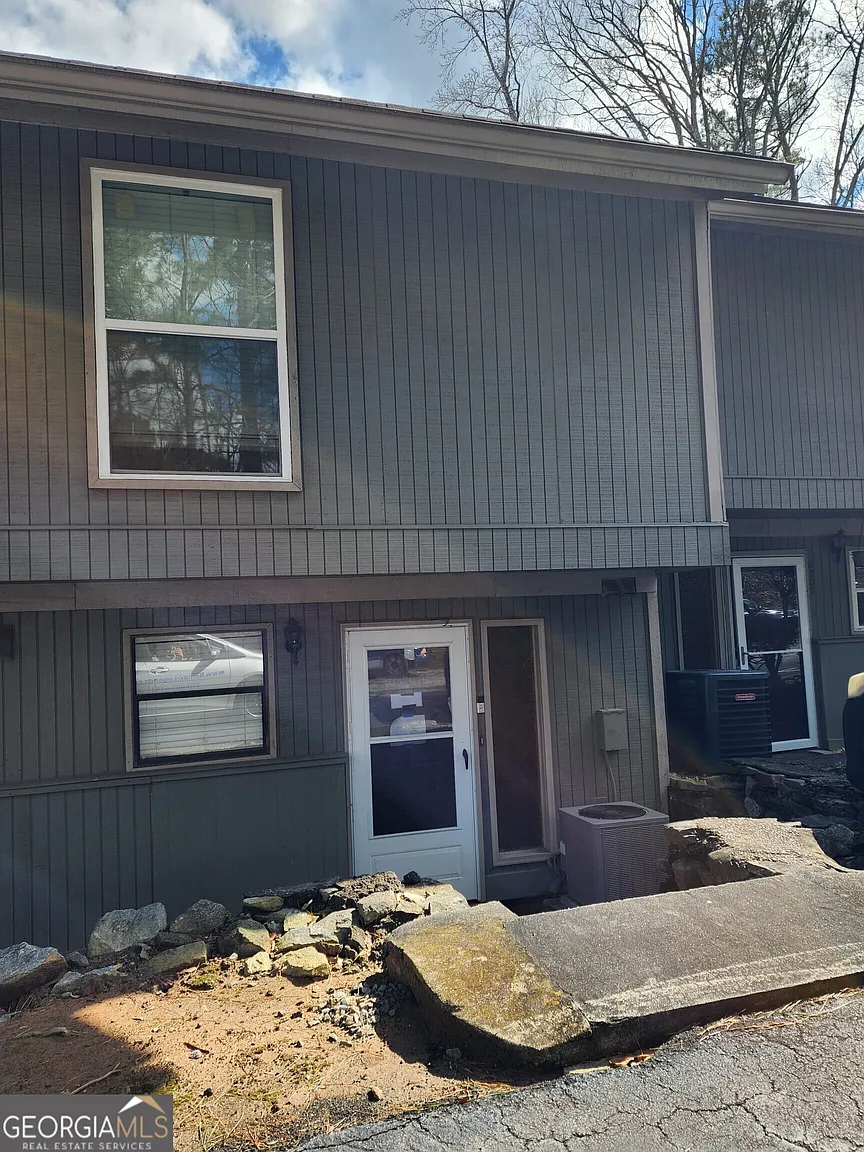 6204 Overlook Rd photo 1