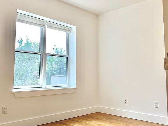 4th image of 106 Meserole St #3M