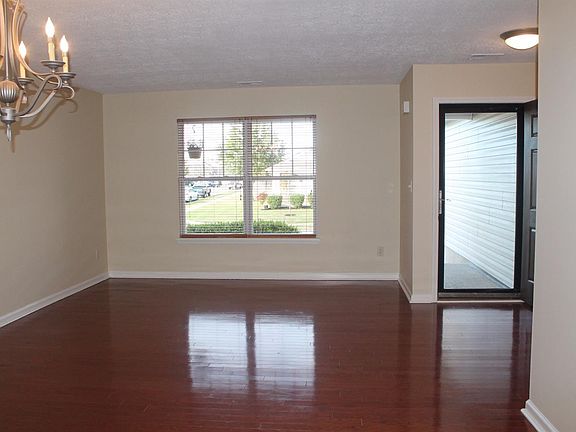 3rd image of 928 Applecross Dr
