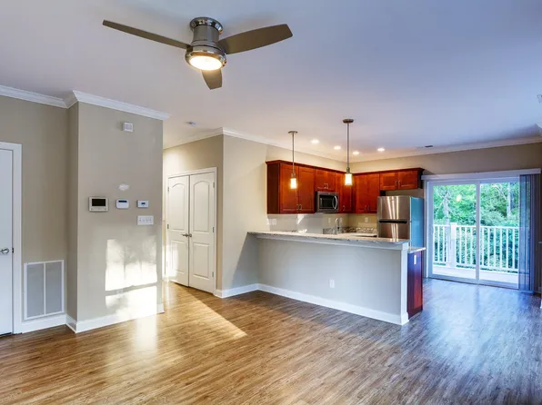 7410 Southpark Pl #203, Louisville, KY 40222