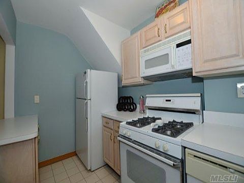 4th image of 8168 Langdale St